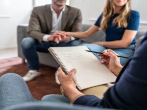زوج درمانی؛ راهی برای بهبود ارتباط، افزایش صمیمیت و حل تعارضات زوجین